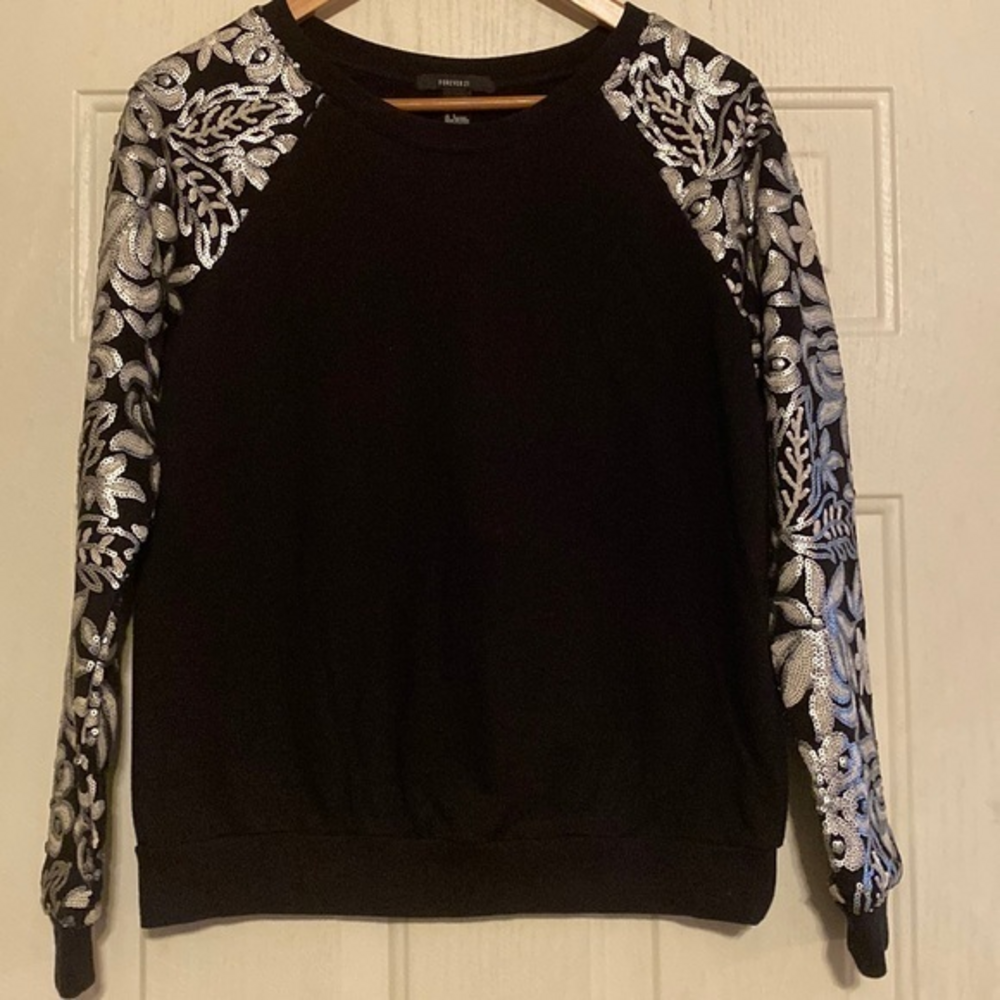 Forever 21 sequin‎ sleeved design sweatshirt